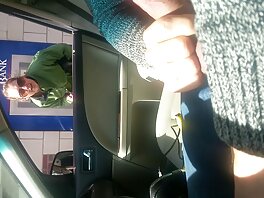 Ljushudad sötnos amatörsex video blir fylld av en stor svart kuk